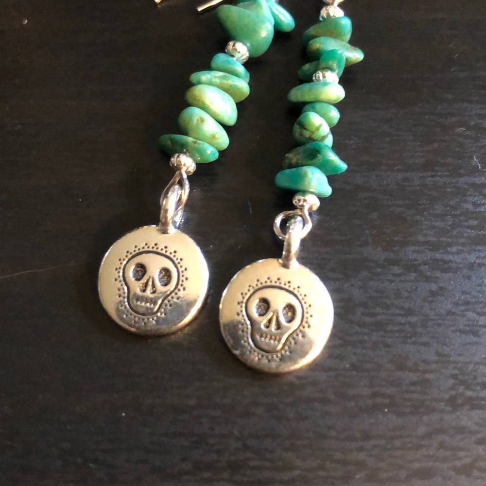 Turquoise & skull earrings handcrafted - Picture 3 of 4
